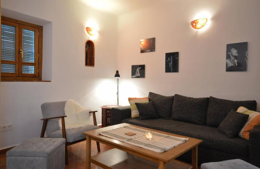 What Makes a Property ‘Perfect for Rent’? Insights from Experienced Hosts What Makes a Property ‘Perfect for Rent’? Insights from Experienced Hosts